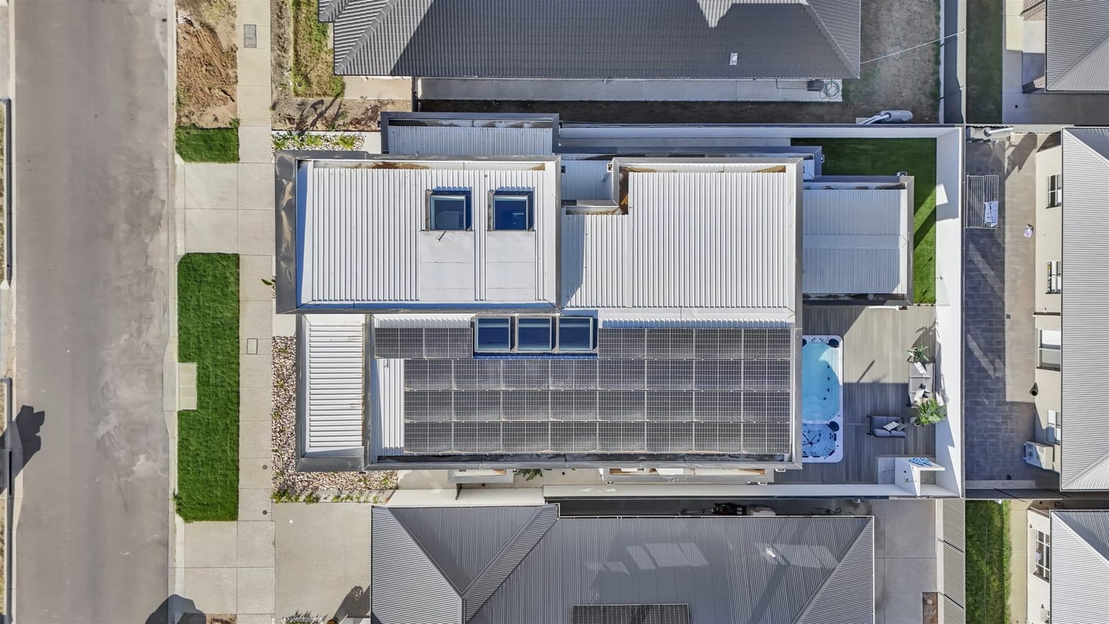 33 Kingfisher Drive Riverlea Park — aerial view