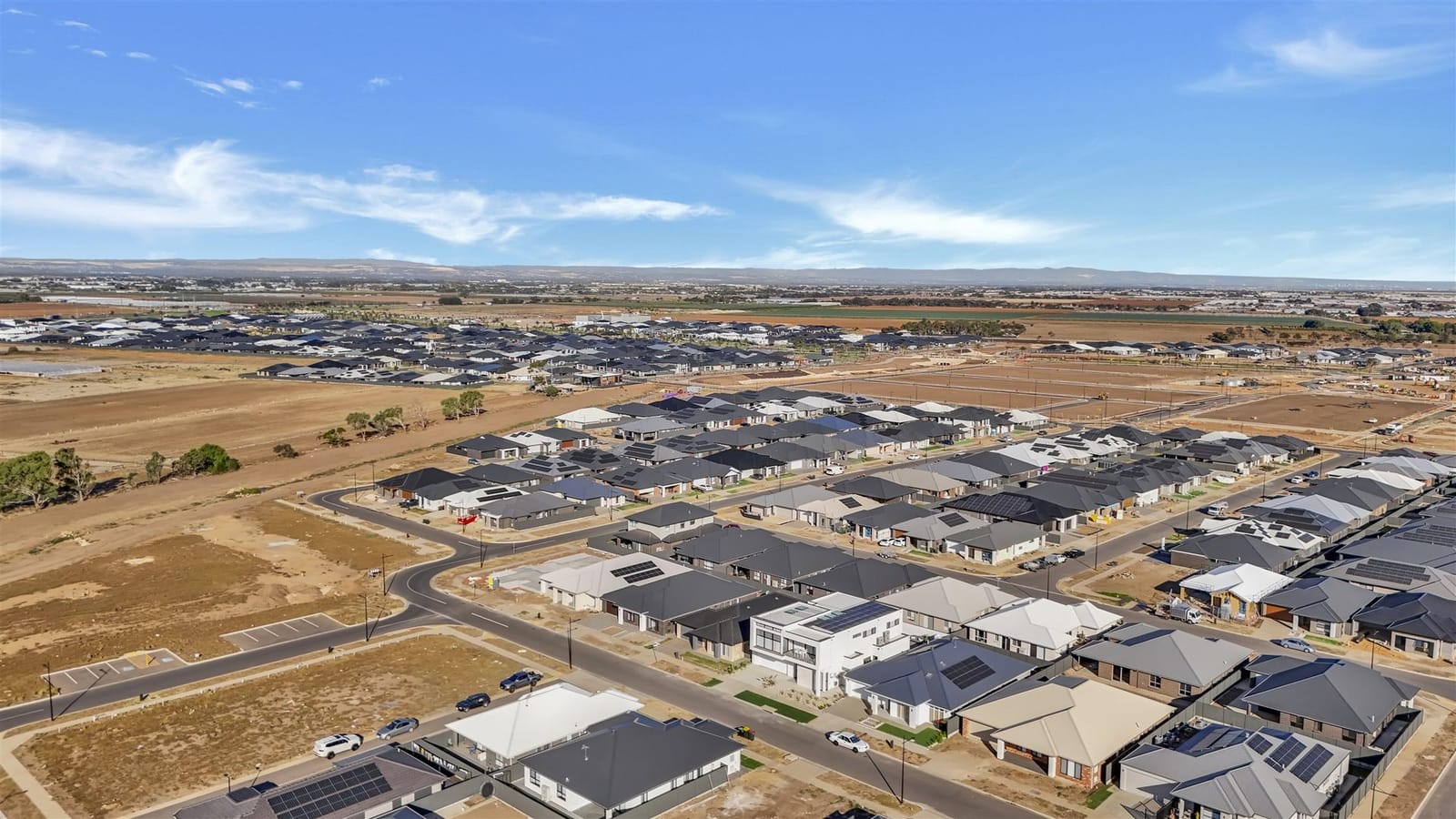 33 Kingfisher Drive Riverlea Park — aerial view