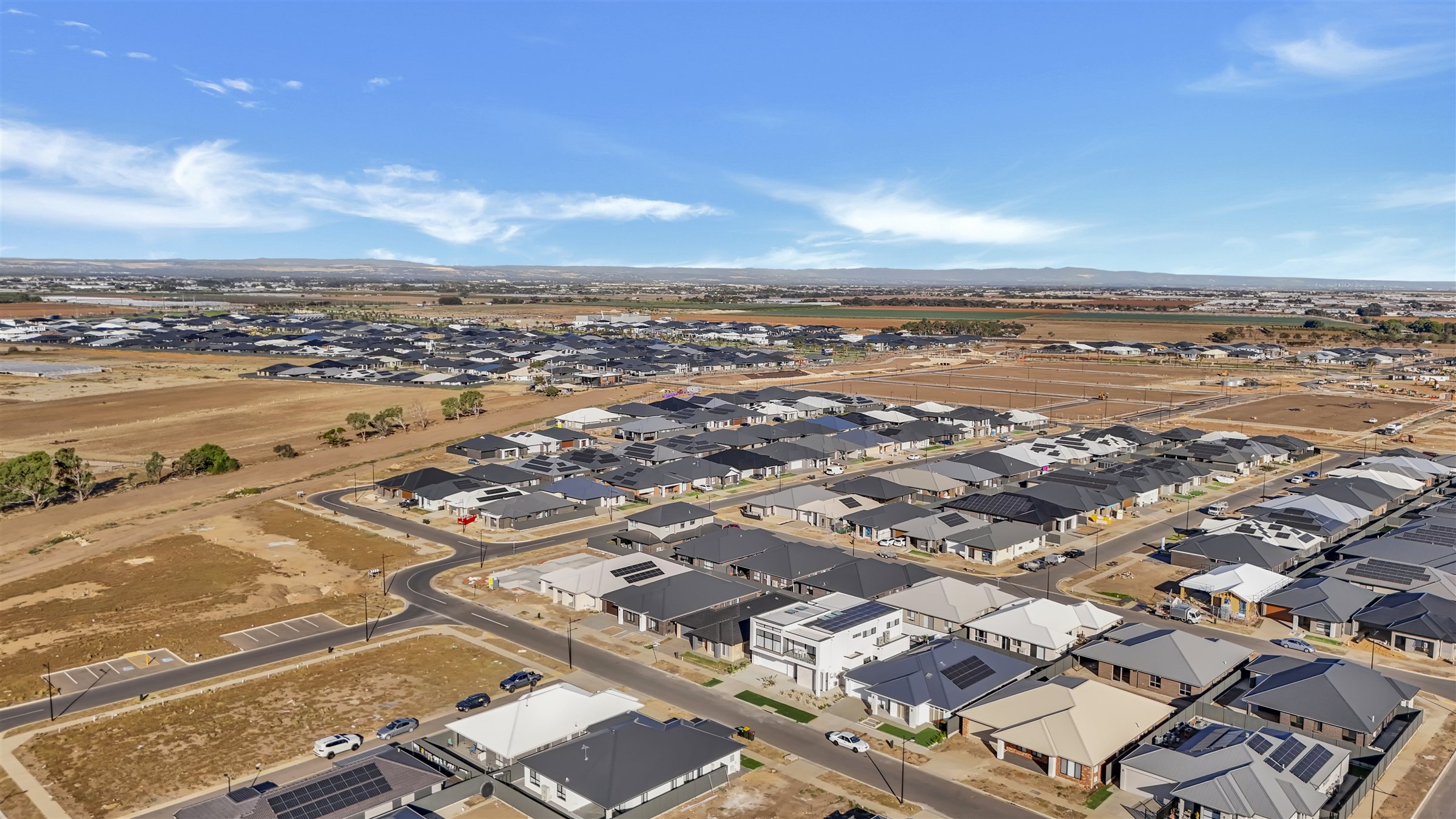 33 Kingfisher Drive Riverlea Park — aerial view