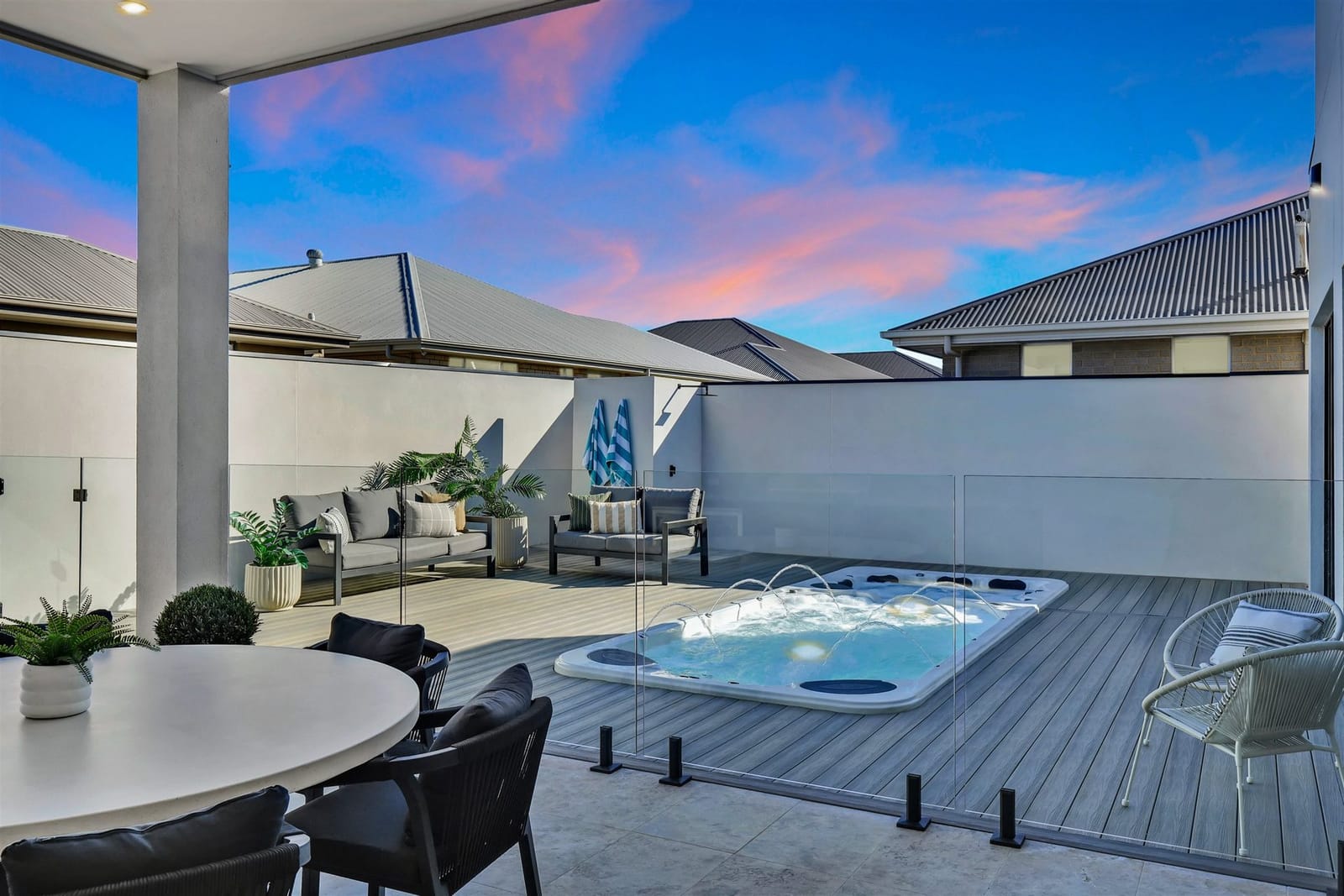 33 Kingfisher Drive Riverlea Park — dusk photography