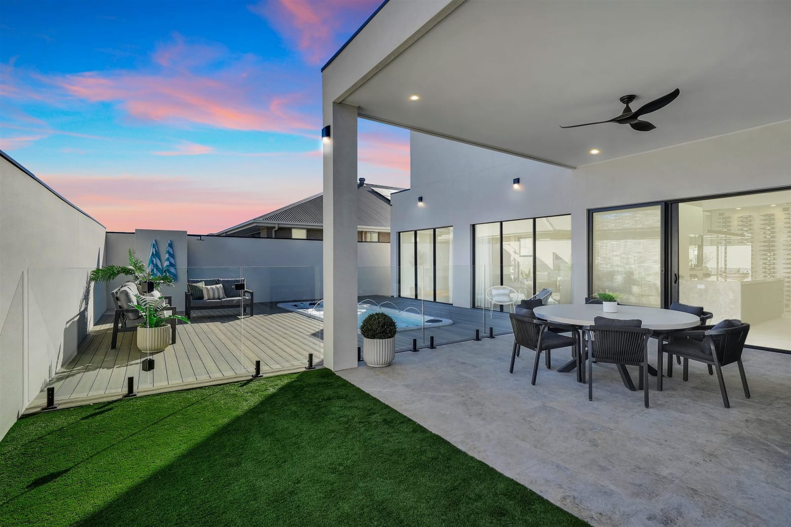 33 Kingfisher Drive Riverlea Park — dusk photography