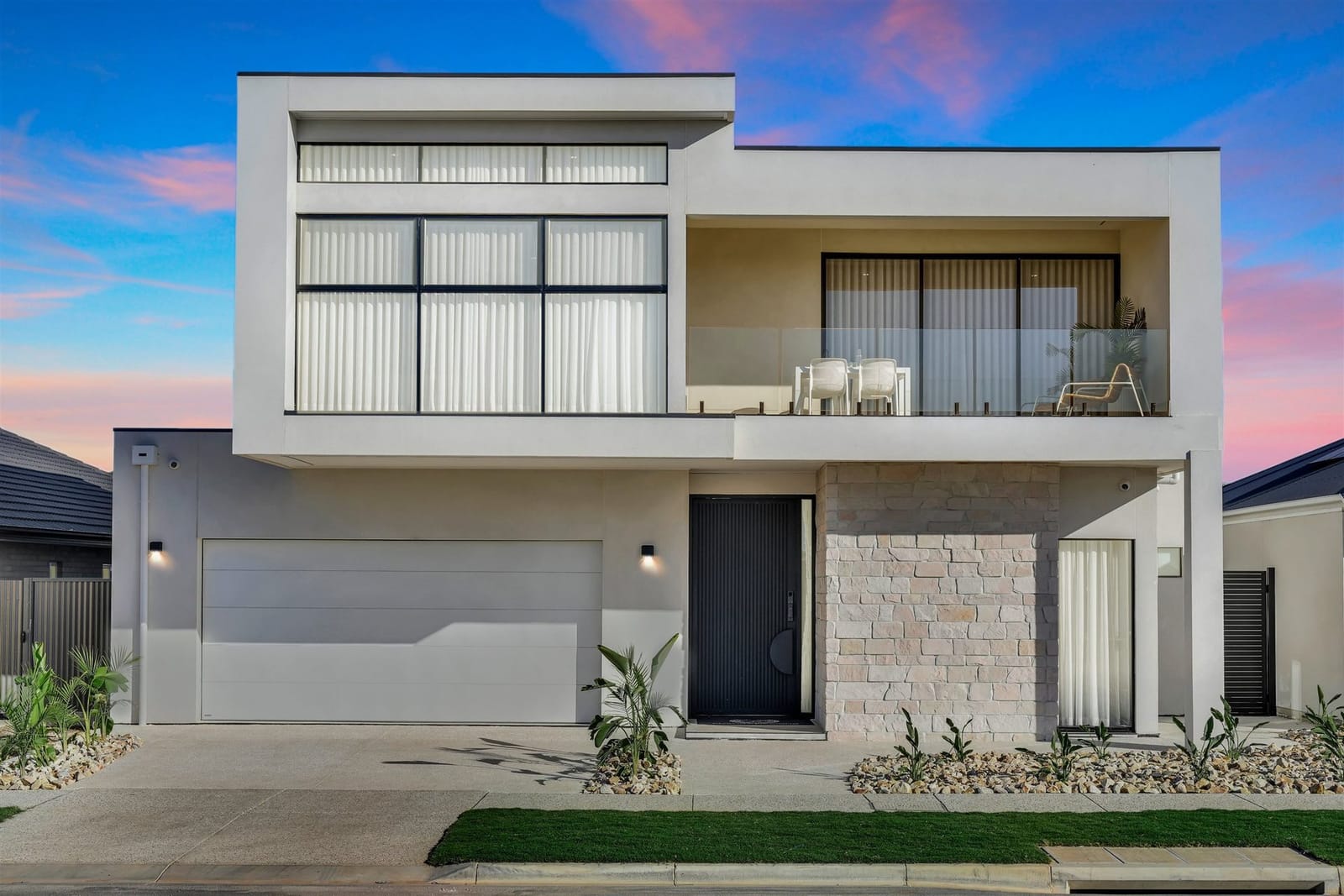 33 Kingfisher Drive Riverlea Park — dusk photography