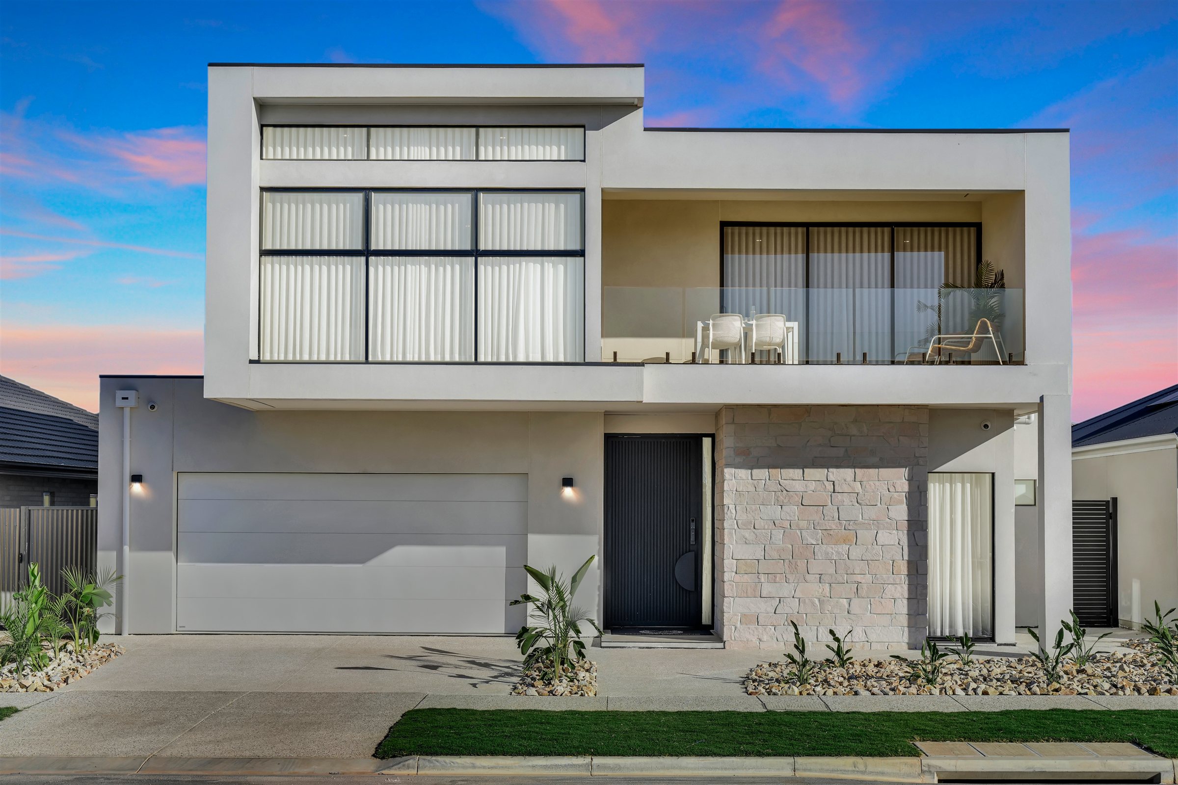 33 Kingfisher Drive Riverlea Park — dusk photography